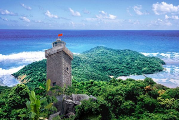 hình ảnh ngọn hải đăng nơi đảo hòn khoai