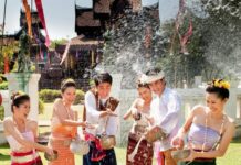 Lễ hội té nước Thái Lan - Điểm nhấn văn hóa xứ Chùa Vàng