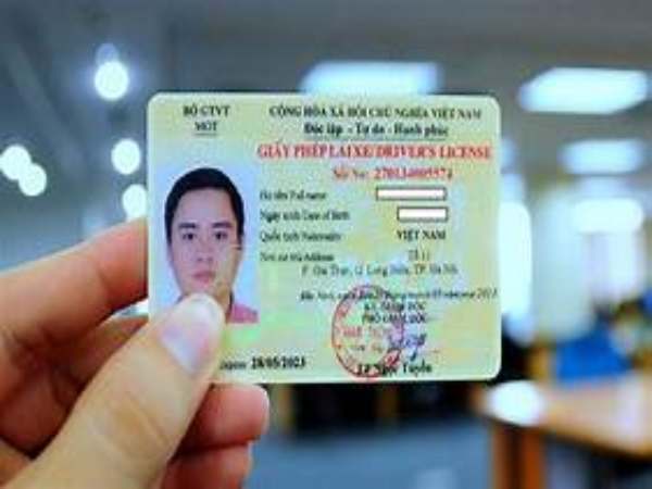 Bằng lái xe không phù hợp với trẻ em khi đi máy bay