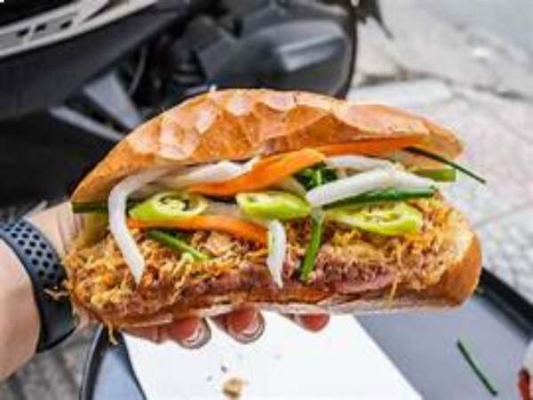 Bánh Mì Huỳnh Hoa – Quận 1 là địa điểm ăn sáng ngon