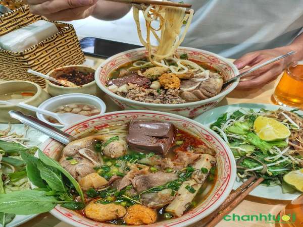 Bún Bò Huế & Cơm Tấm HOVI