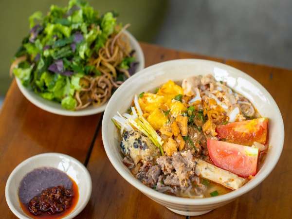 Bún riêu cua Hàng Bạc nổi tiếng Hà Nội