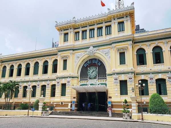 du lịch 1 ngày tphcm nên tới Bưu điện TPHCM