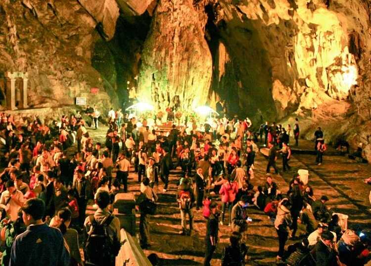 Khi tới chùa Hương nhất định phải vào động Hương tích