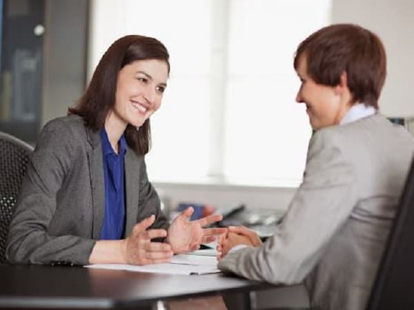 Mộng thấy quản lý đang cười với bạn